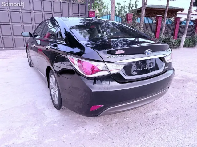 Hyundai Sonata 2014 · 2.4 AT