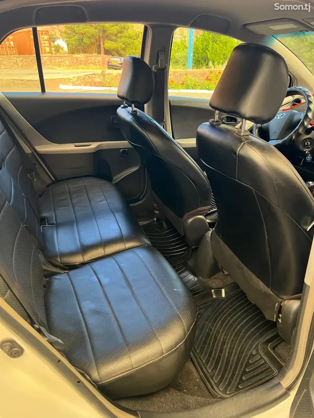 Toyota Yaris 2008 · 1.3 AT