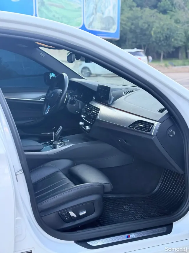 BMW 5 series 2017 · 2.0 AT
