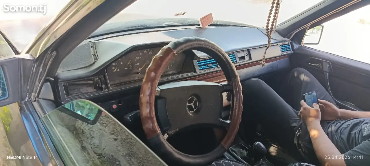 Mercedes-Benz W124 1992 · 2.0 MT