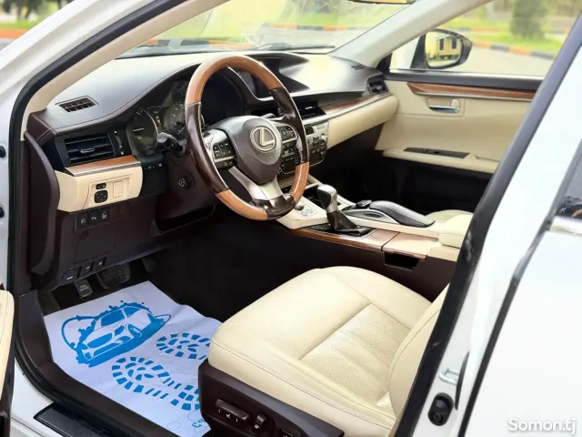 Lexus ES series 2016 · 2.5 AT