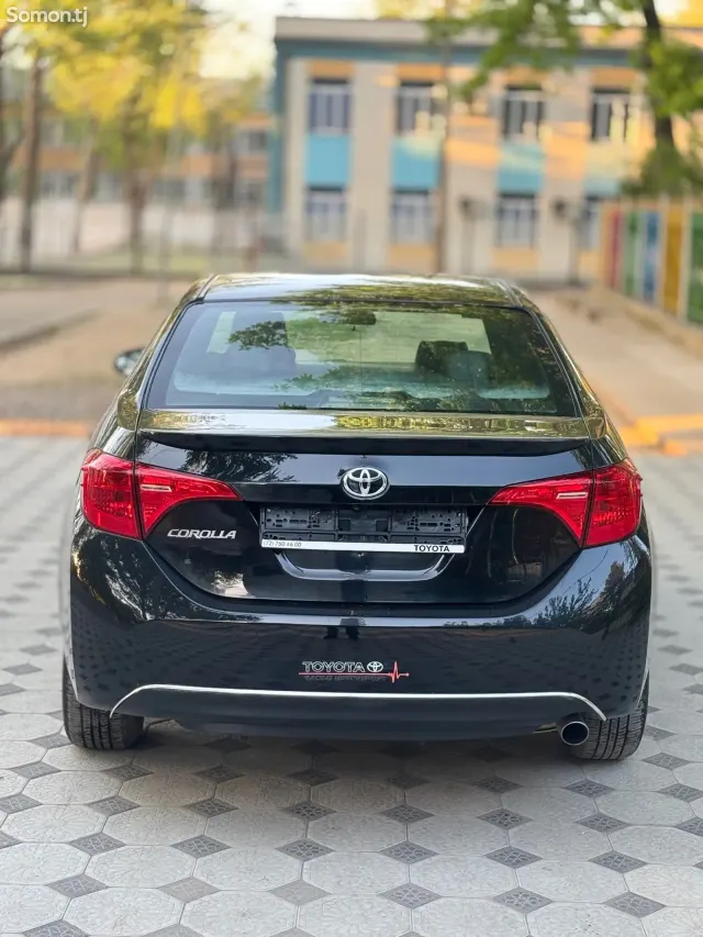 Toyota Corolla 2017 · 1.8 AT