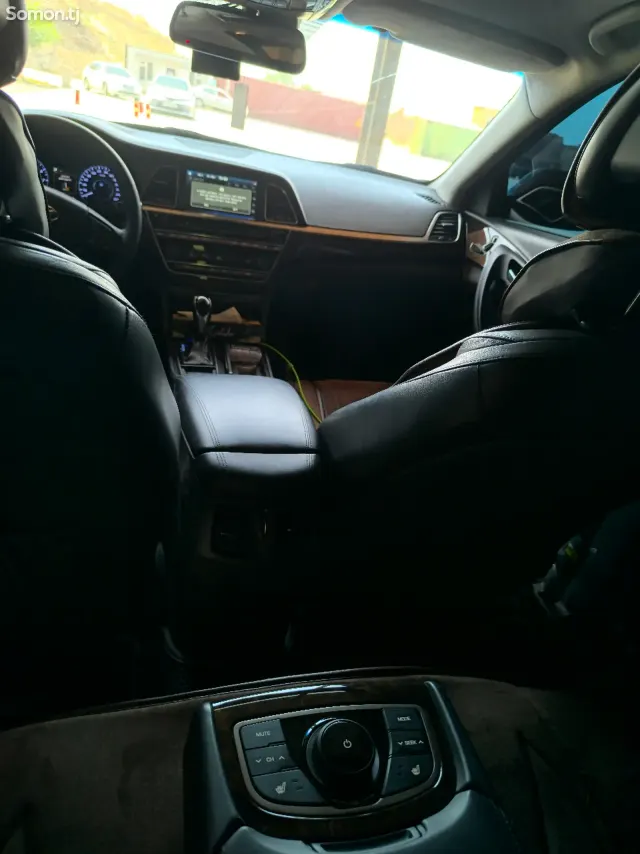 Hyundai Aslan 2014 · 3.3 AT