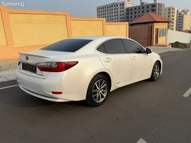 Lexus ES series 2016 · 3.0 AT