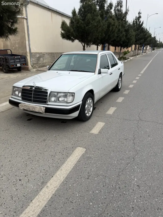 Mercedes-Benz W124 1991 · 2.0 MT