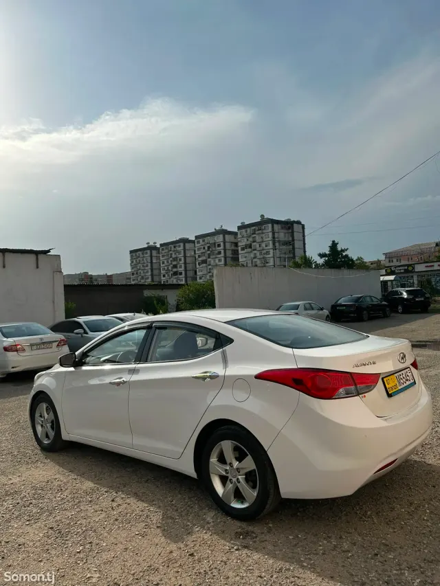 Hyundai Avante 2012 · 1.6 AT