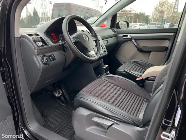 Volkswagen Touran 2008 · 1.9 AT