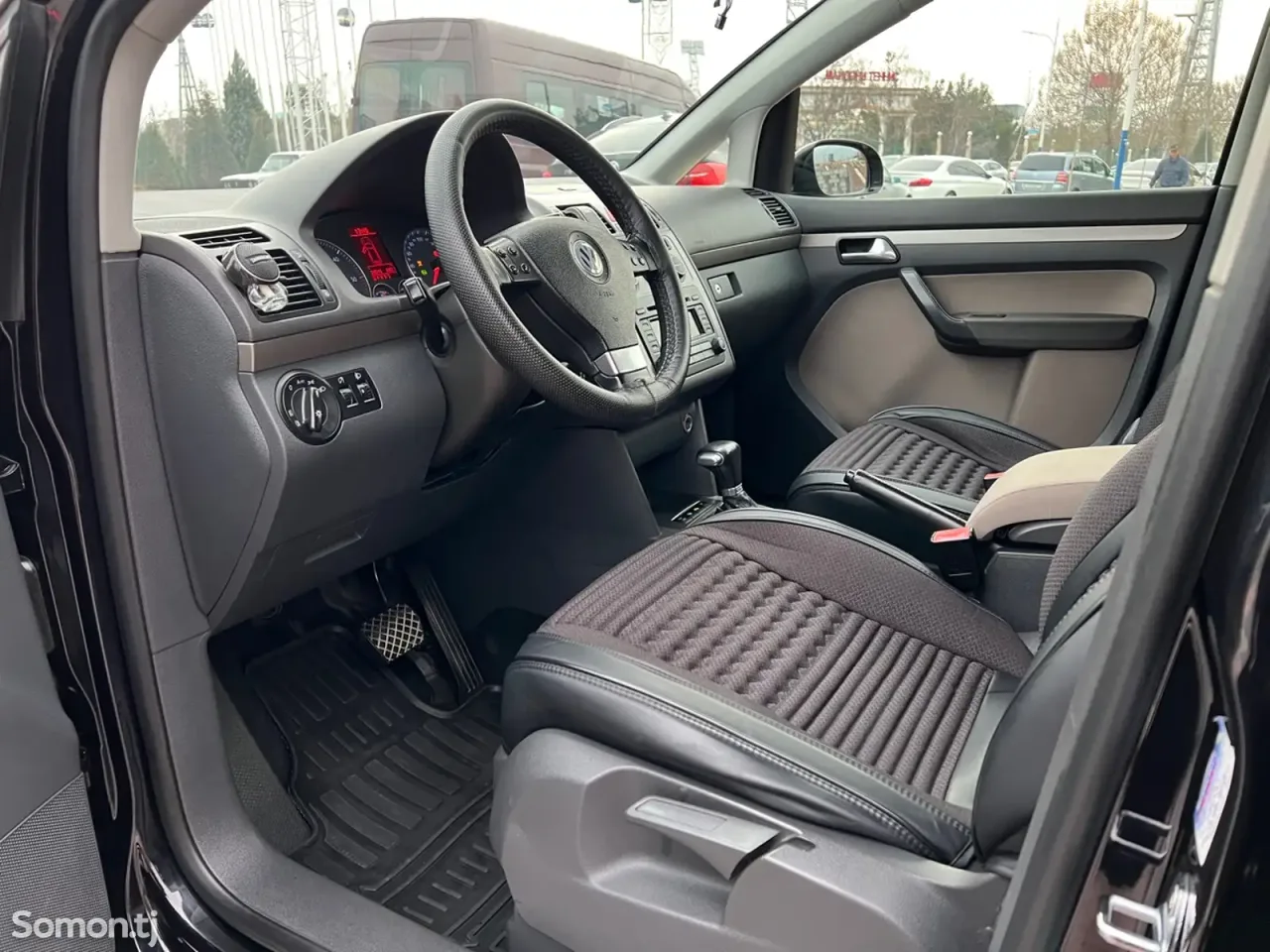 Volkswagen Touran 2008 · 1.9 AT