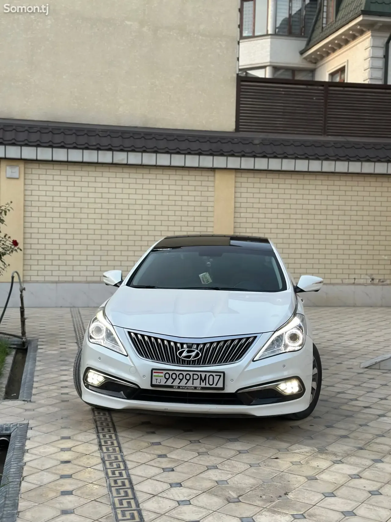Hyundai Grandeur 2015 · 2.4 AT