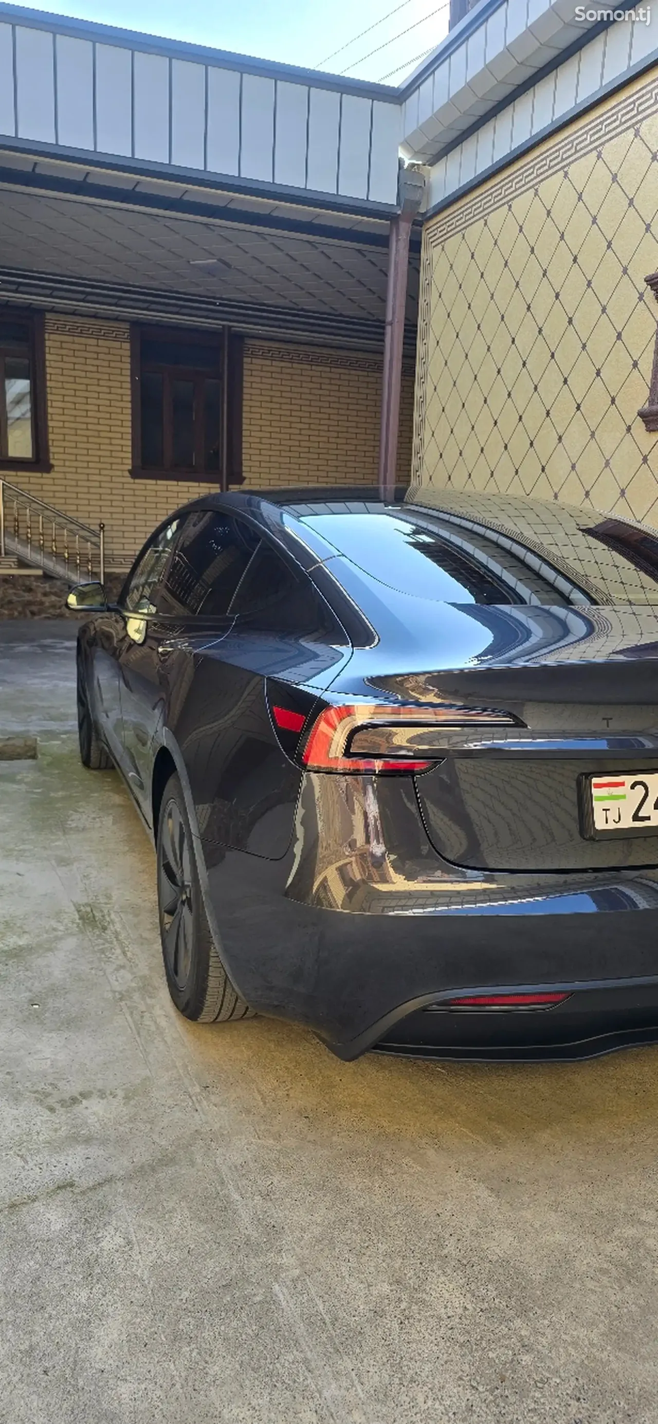 Tesla Model 3 2025 · AT