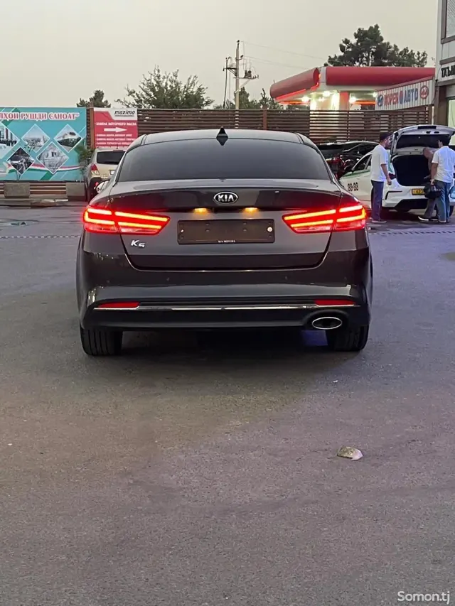 Kia K5 2018 · 2.4 AT
