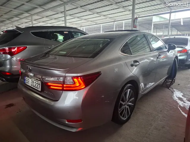 Lexus ES series 2017 · 2.5 AT