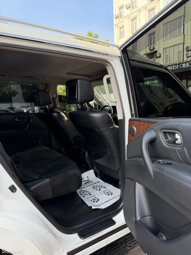 Nissan Patrol 2014 · 5.7 AT