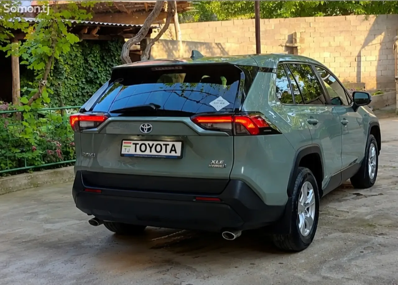 Toyota RAV 4 2022 · 2.5 AT