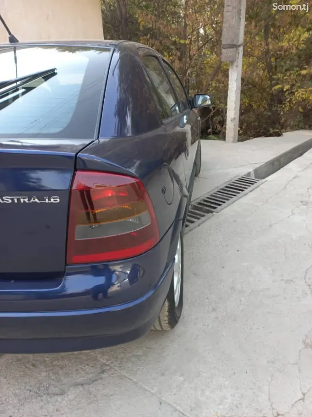 Opel Astra G 1999 · 1.6 MT