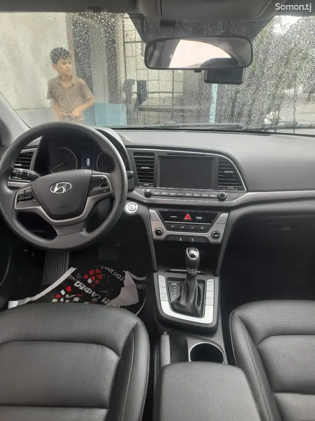Hyundai Avante 2016 · 1.6 AT
