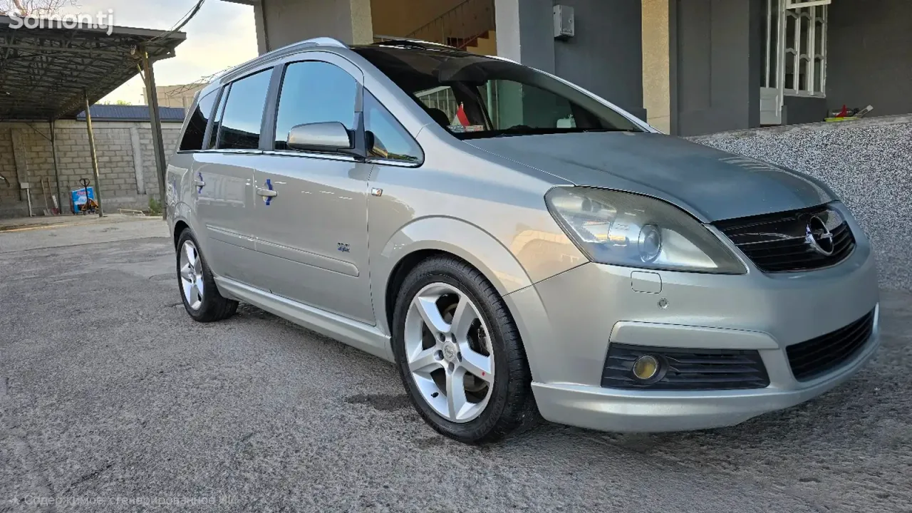 Opel Zafira 2006 · 2.2 AT