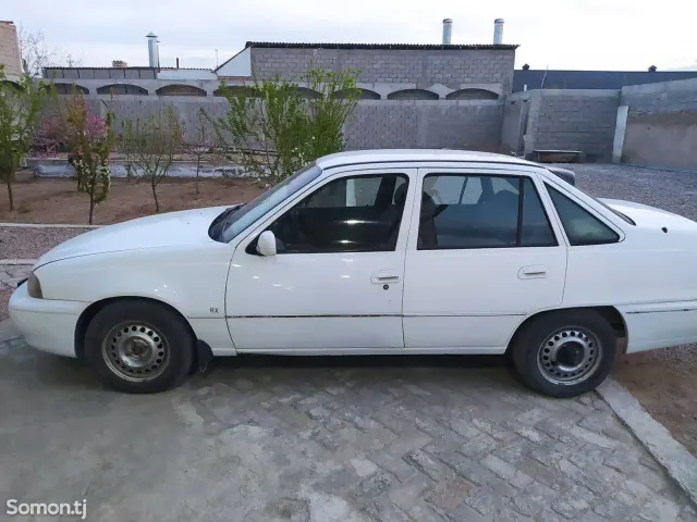 Daewoo Nexia 1995 · 1.5 MT