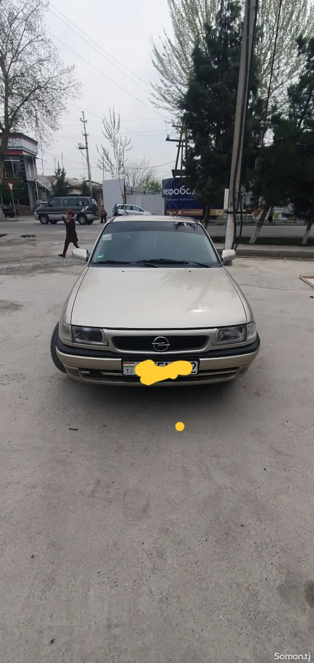 Opel Astra F 1997 · 1.6 MT