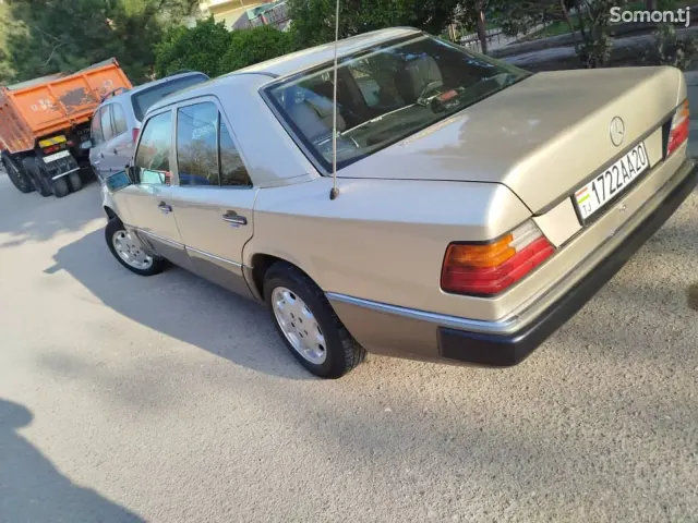 Mercedes-Benz W124 1992 · 2.3 MT