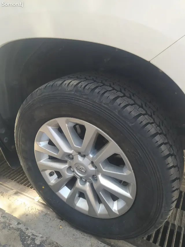 Toyota Land Cruiser Prado 2017 · 4.0 AT