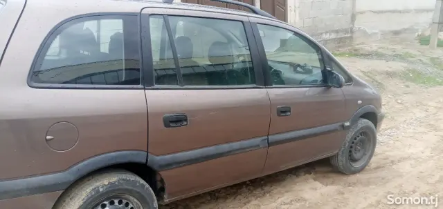 Opel Zafira 2000 · 1.6 MT