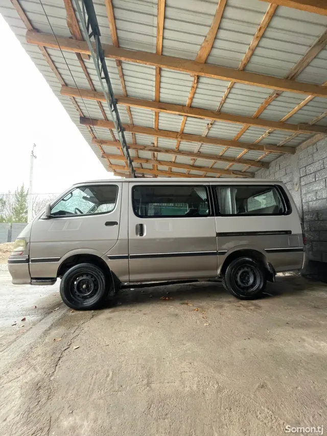 Toyota HiAce 1997 · 2.4 AT