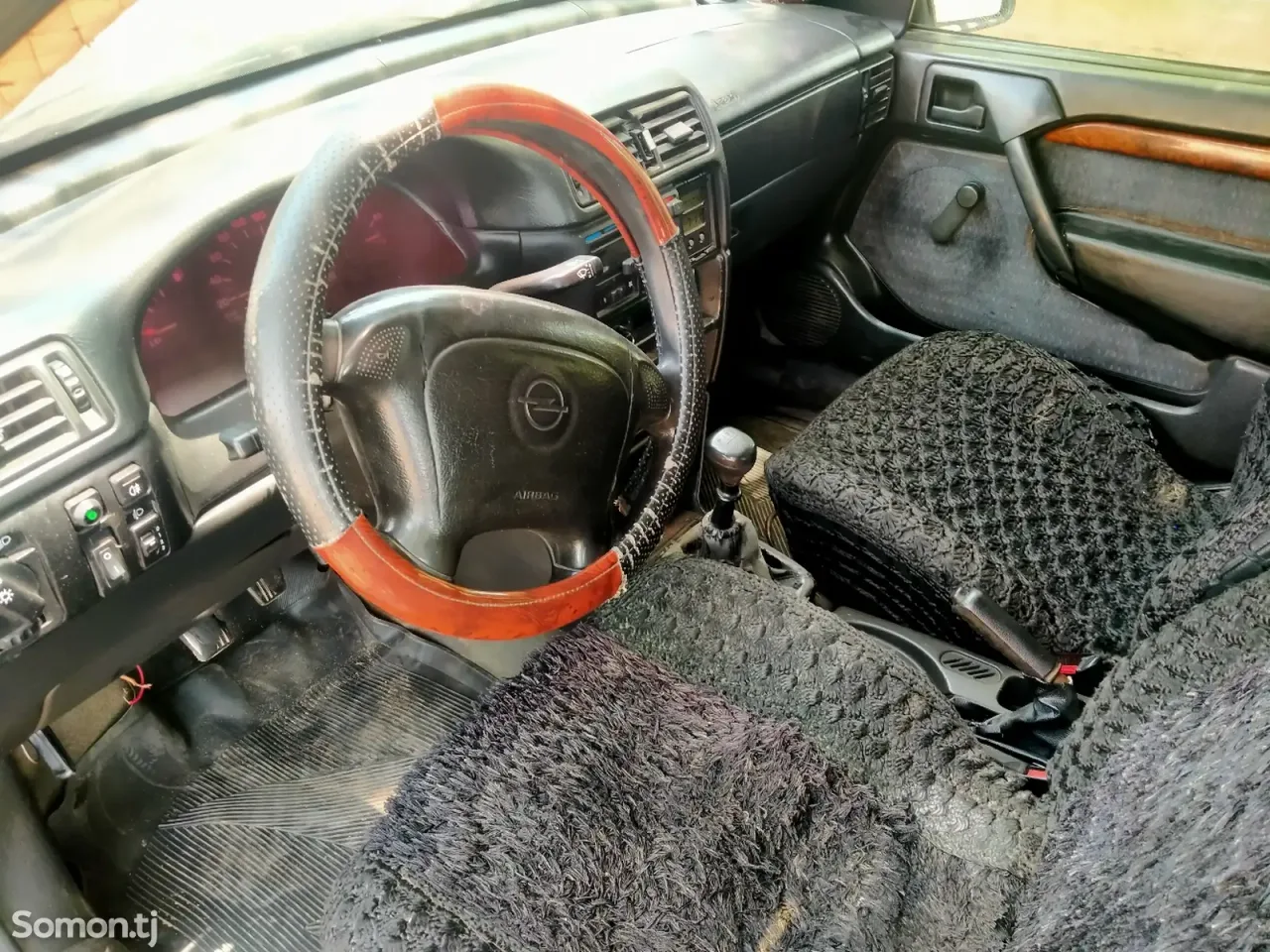 Opel Vectra A 1994 · 1.6 MT