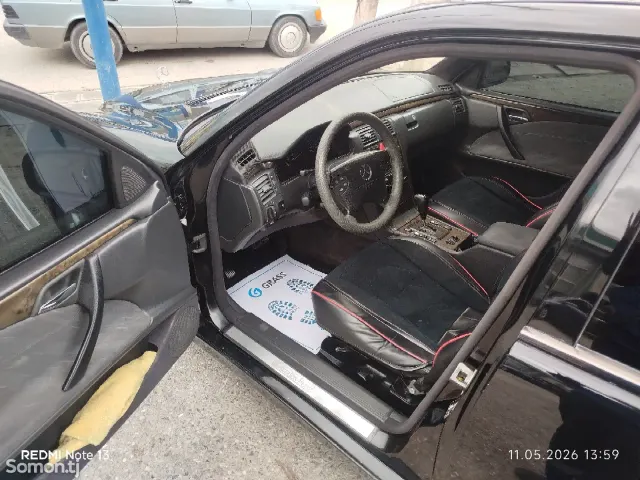 Mercedes-Benz E class 2001 · 3.2 AT