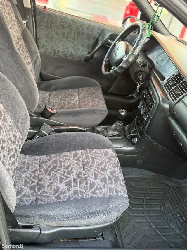 Opel Vectra B 1997 · 1.6 MT