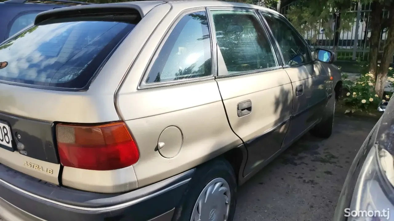 Opel Astra F 1996 · 1.6 MT