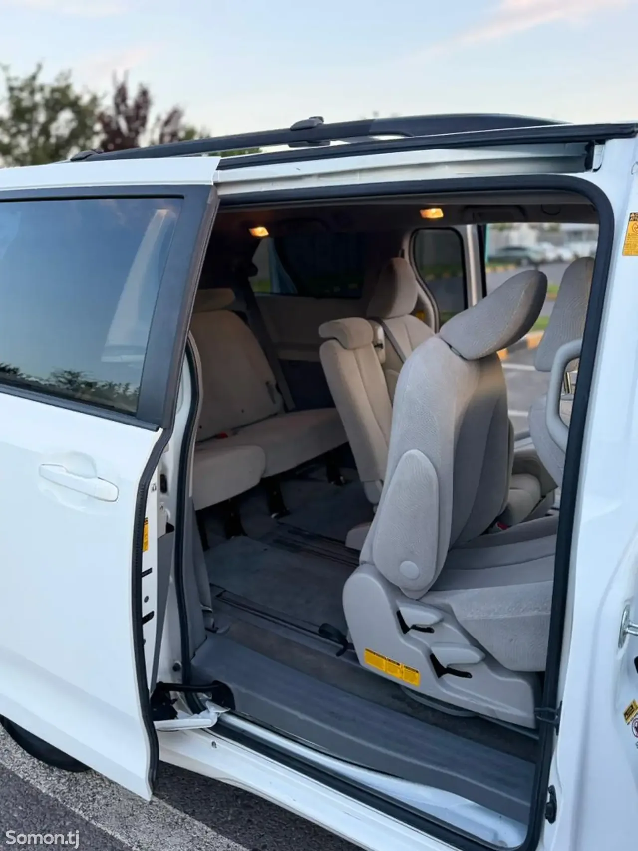 Toyota Sienna 2014 · 3.5 AT