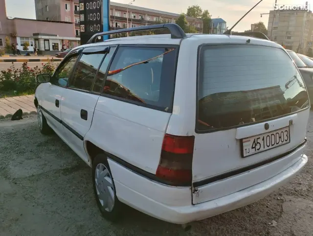 Opel Astra F 1996 · 1.6 MT