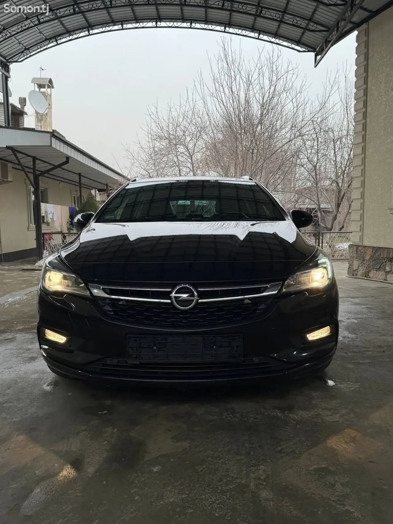 Opel Astra J 2016 · 1.6 AT