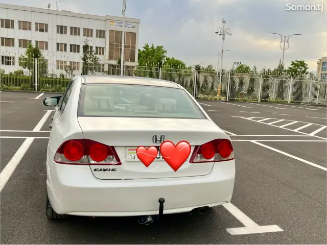 Honda Civic 2006 · 1.8 AT