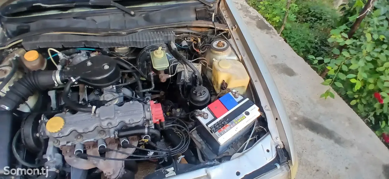 Opel Vectra A 1993 · 1.8 MT