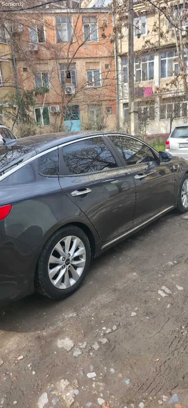 Kia K5 2016 · 2.0 AT