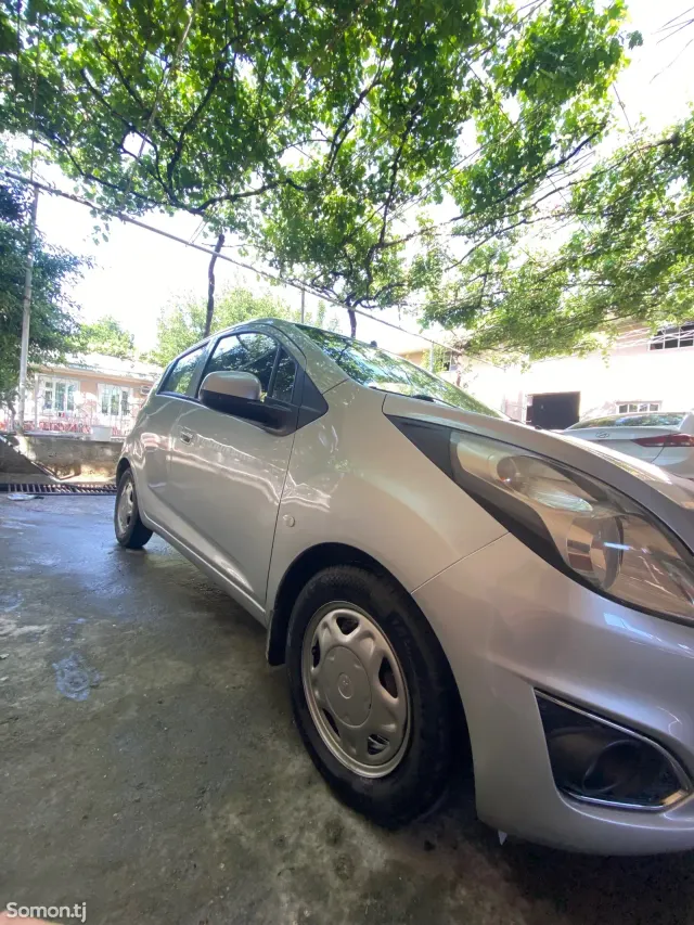 Chevrolet Spark 2015 · 1.1 AT