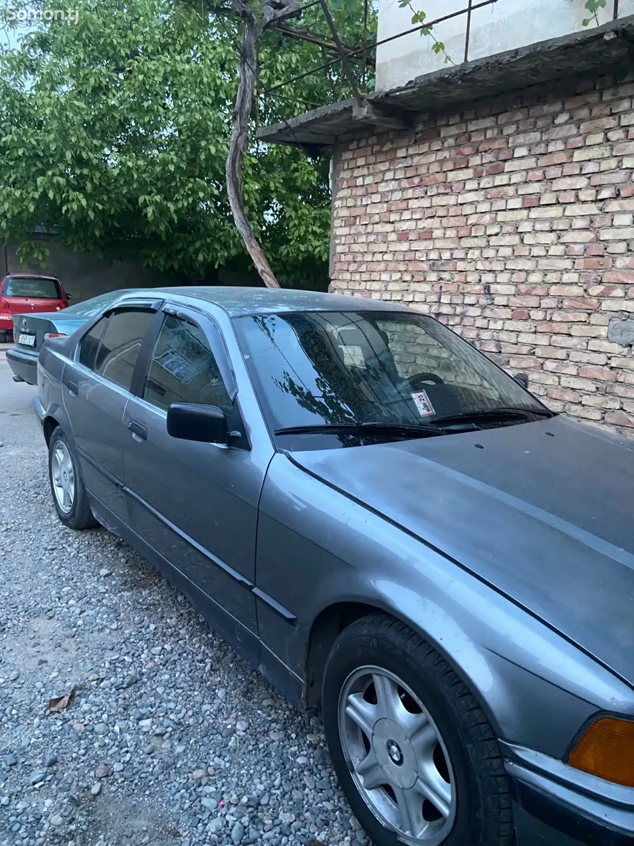 BMW 3 series 1992 · 1.6 MT