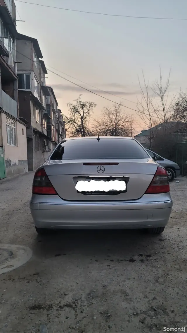 Mercedes-Benz E class 2004 · 2.8 AT