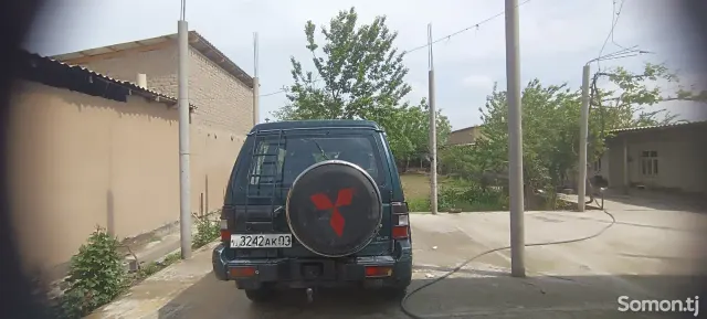Mitsubishi Pajero 1996 · 2.7 MT