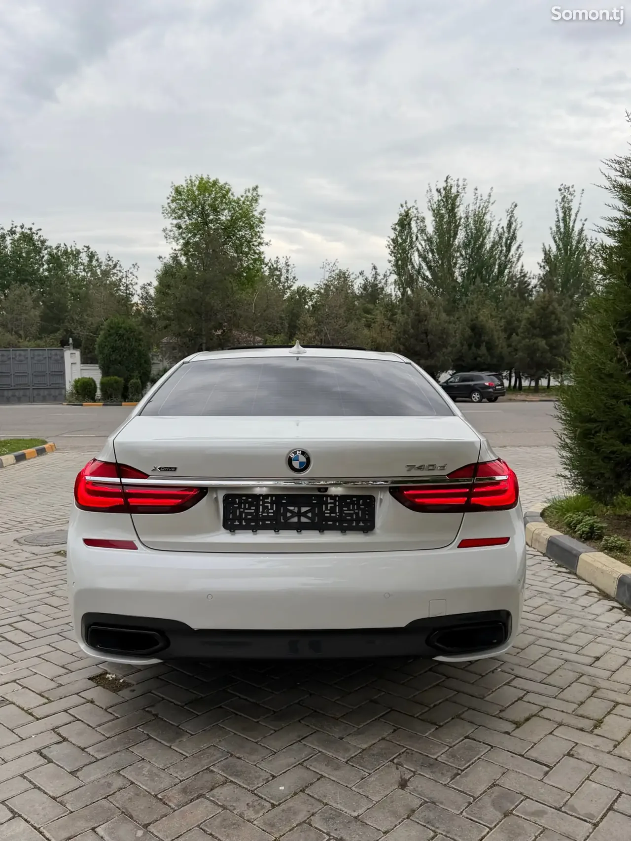 BMW 7 series 2017 · 4.0 AT