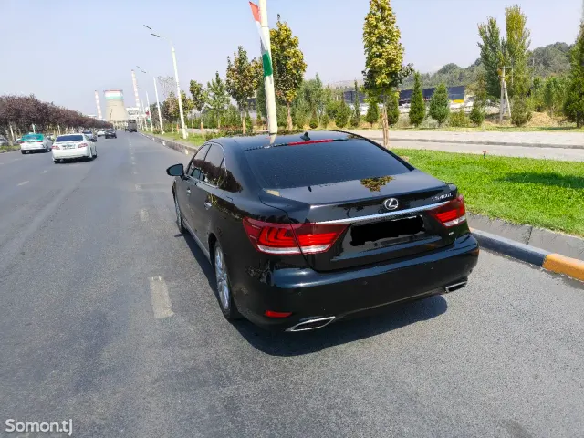Lexus LS series 2013 · 4.6 AT