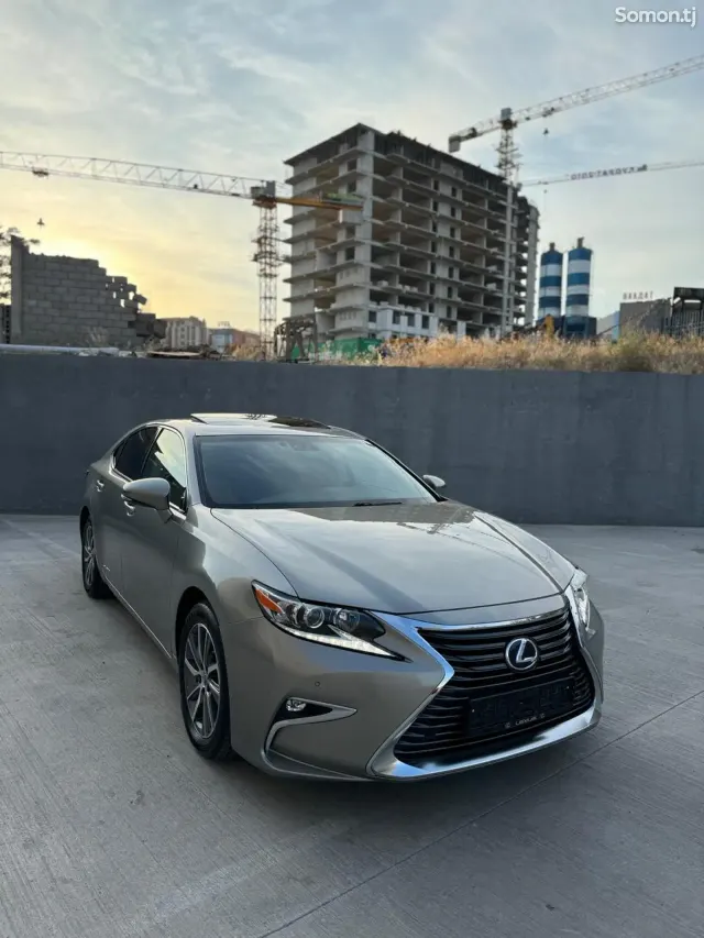 Lexus ES series 2016 · 2.5 AT