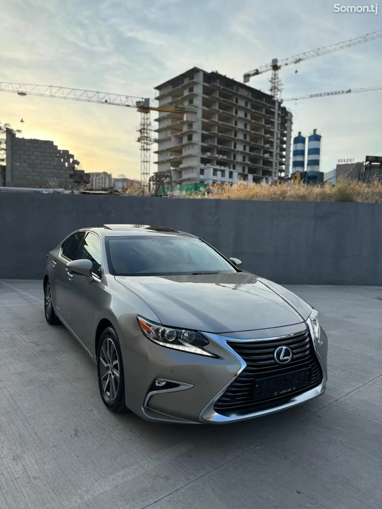Lexus ES series 2016 · 2.5 AT