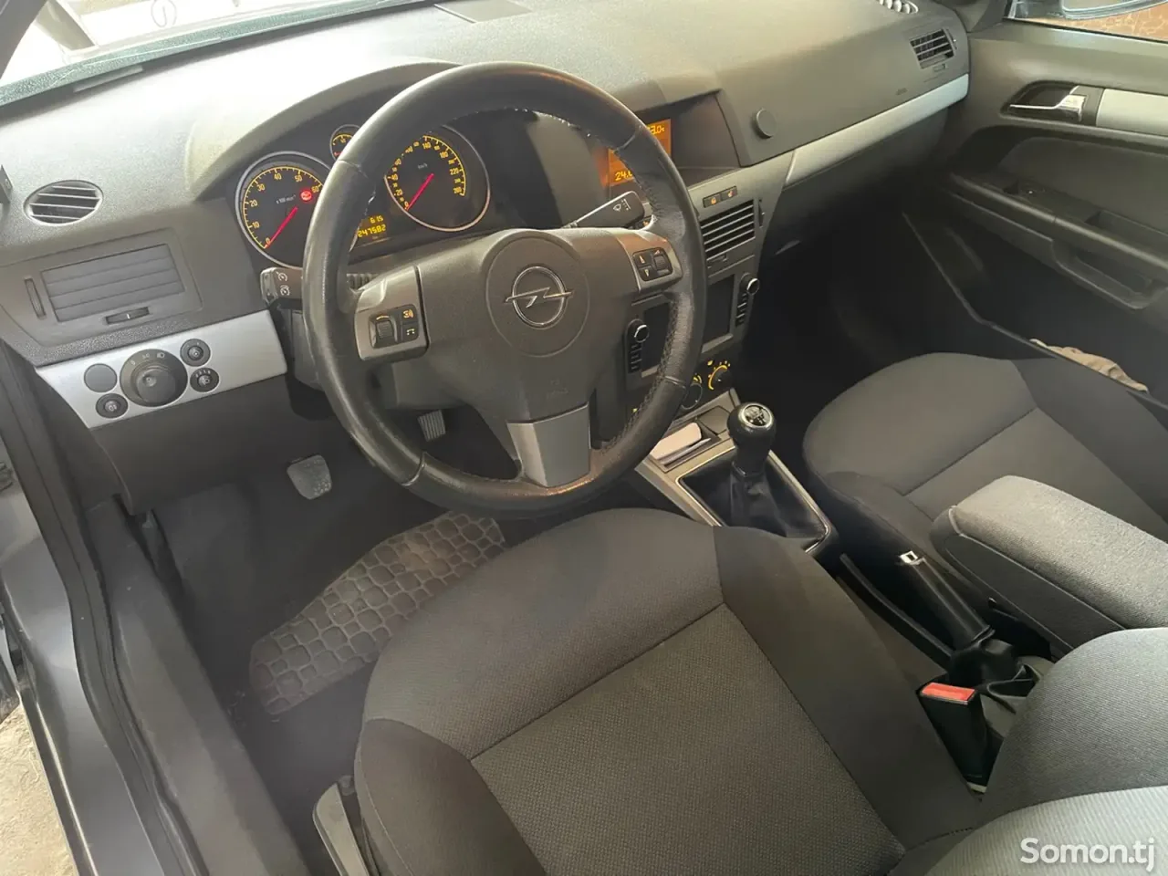 Opel Astra H 2007 · 1.6 MT