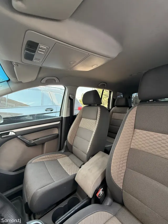 Volkswagen Touran 2009 · 1.9 AT