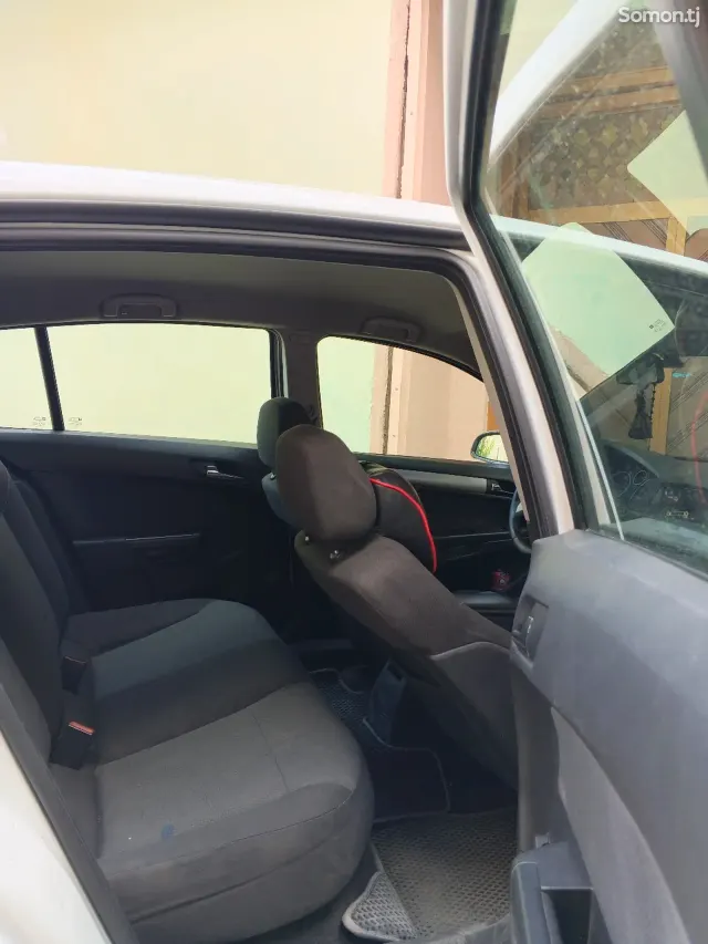 Opel Astra H 2006 · 1.3 MT