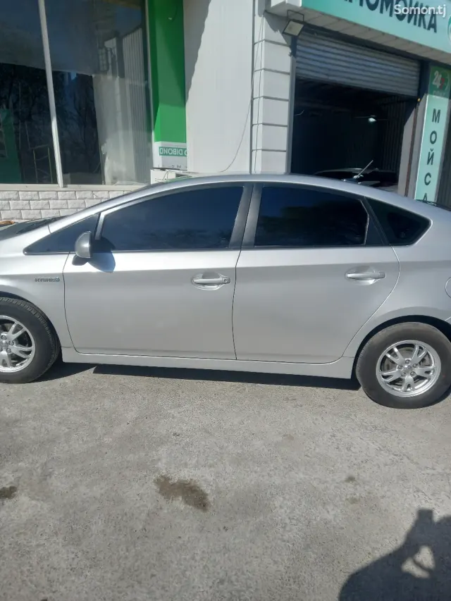 Toyota Prius 2010 · 1.8 AT