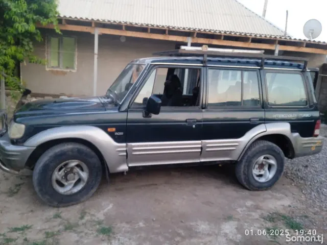 Hyundai Galloper 1999 · 2.3 MT
